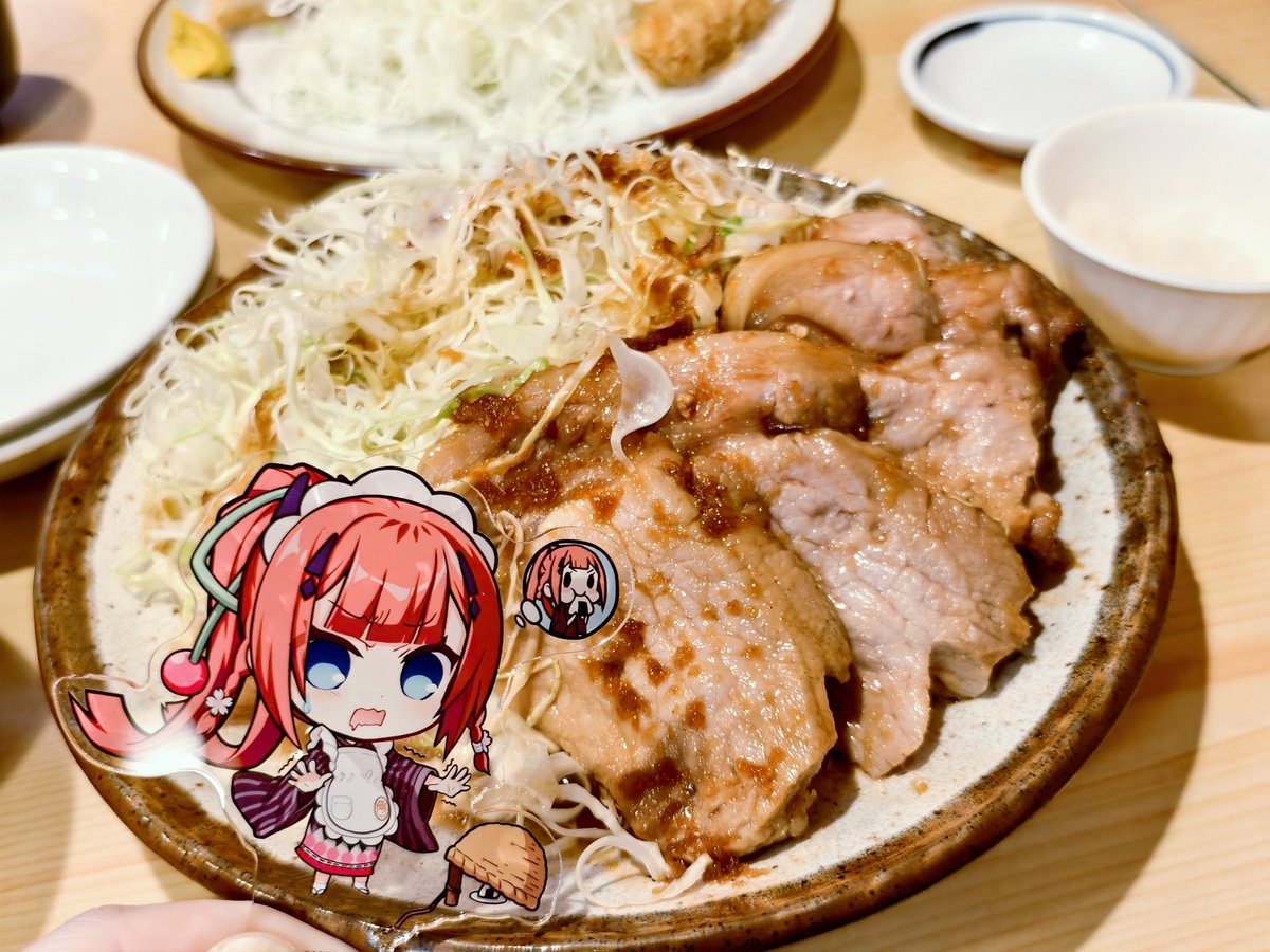 Itosisu's tweet photo. デカ盛り生姜焼き、厚切りは正義！ご飯泥棒やこれ🍚🥢 https://t.co/ykrX1JG4uP