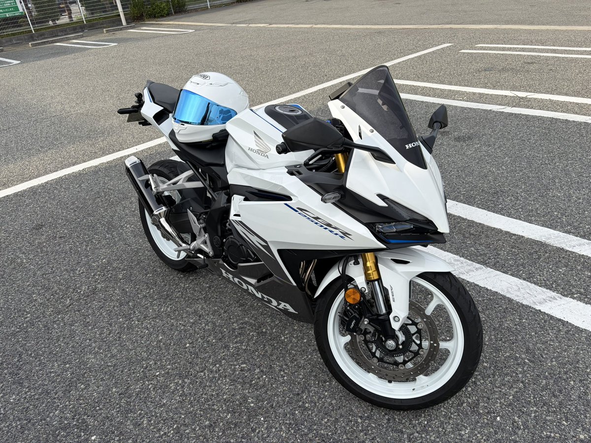 taro7011's tweet photo. 改めて納車されました！

初路上やけど意外に走れるけど細かな操作ミスというか不慣れが出てる笑

安全に乗って行きます！

#CBR250RR #ニダボ https://t.co/hHV5rDLJ2o