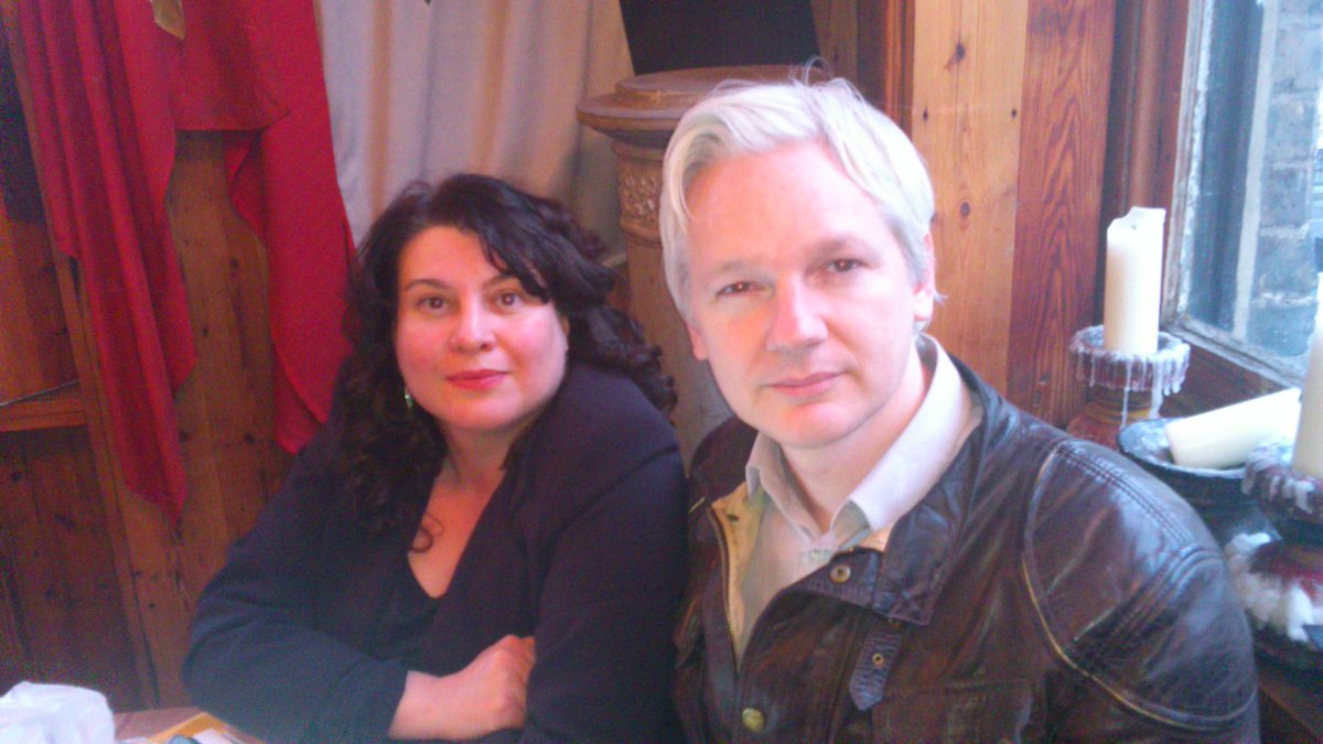 SMaurizi's tweet photo. buon compleanno, Julian #Assange! 

La Storia registrerà il tuo lavoro e quello dei giornalisti di #WikiLeaks come un faro di Resistenza globale.

E io non mollo: continuo a cercare la verità https://t.co/nUuFlfkcUA