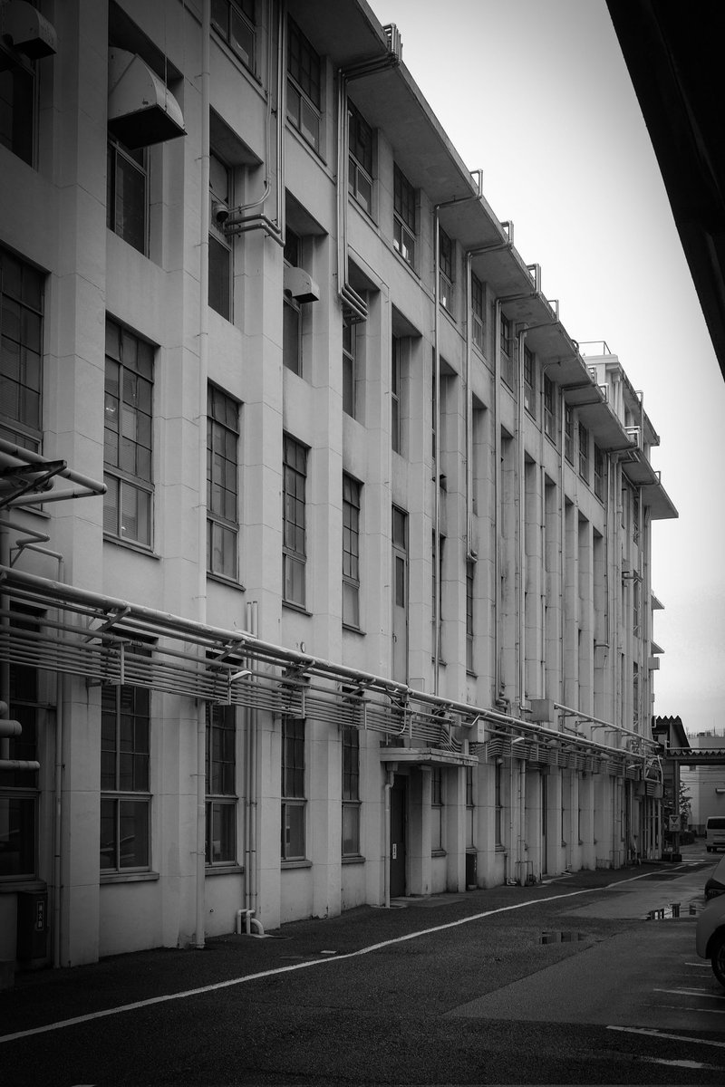 TKArchitect's tweet photo. そこに積み重ねられてきた活動や文化を未来へつないでいくことでもあります。
生産活動、工事、そして建物内での引越しが複雑に重なるなか、設計者や施工者だけでなく、
2 号館で過ごす多くの方々とともに歩んだプロジェクトとなりました。 https://t.co/Fy6nY0Bshz