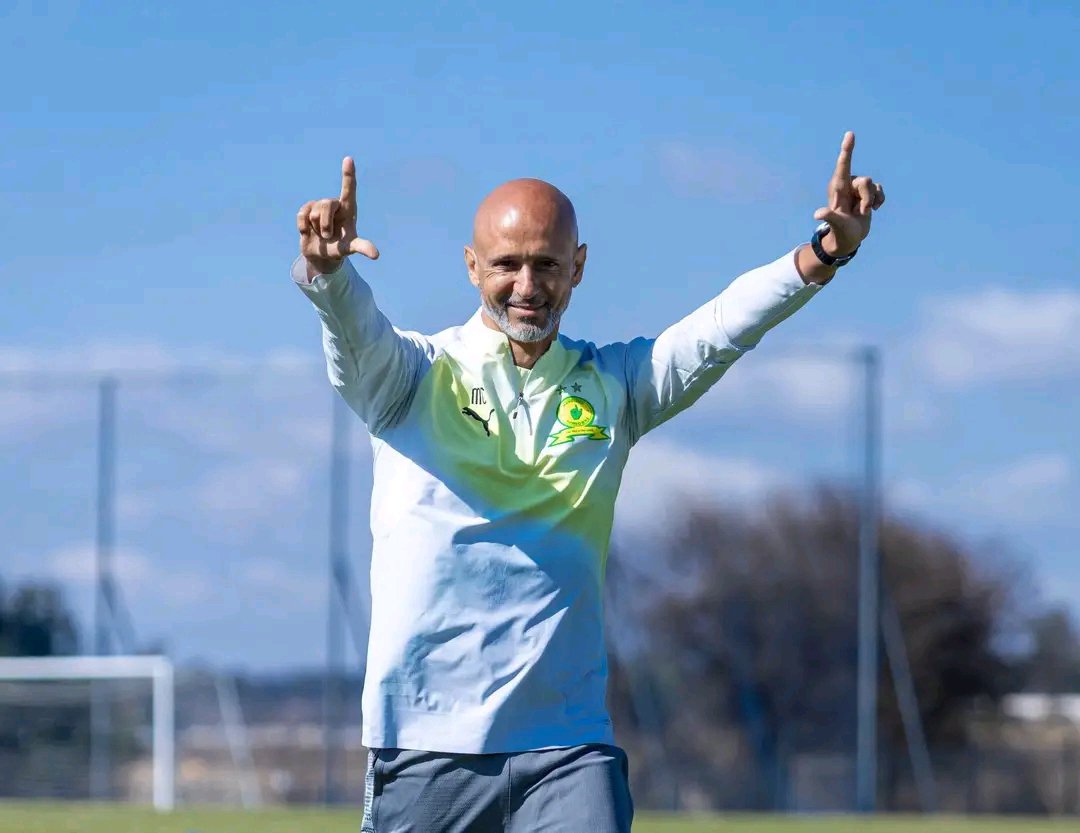 Soccer_Update2's tweet photo. The coach who delivered the second star for Mamelodi Sundowns is once again back for pre-season 🔥💪🏽 https://t.co/lVBrJX6c6f