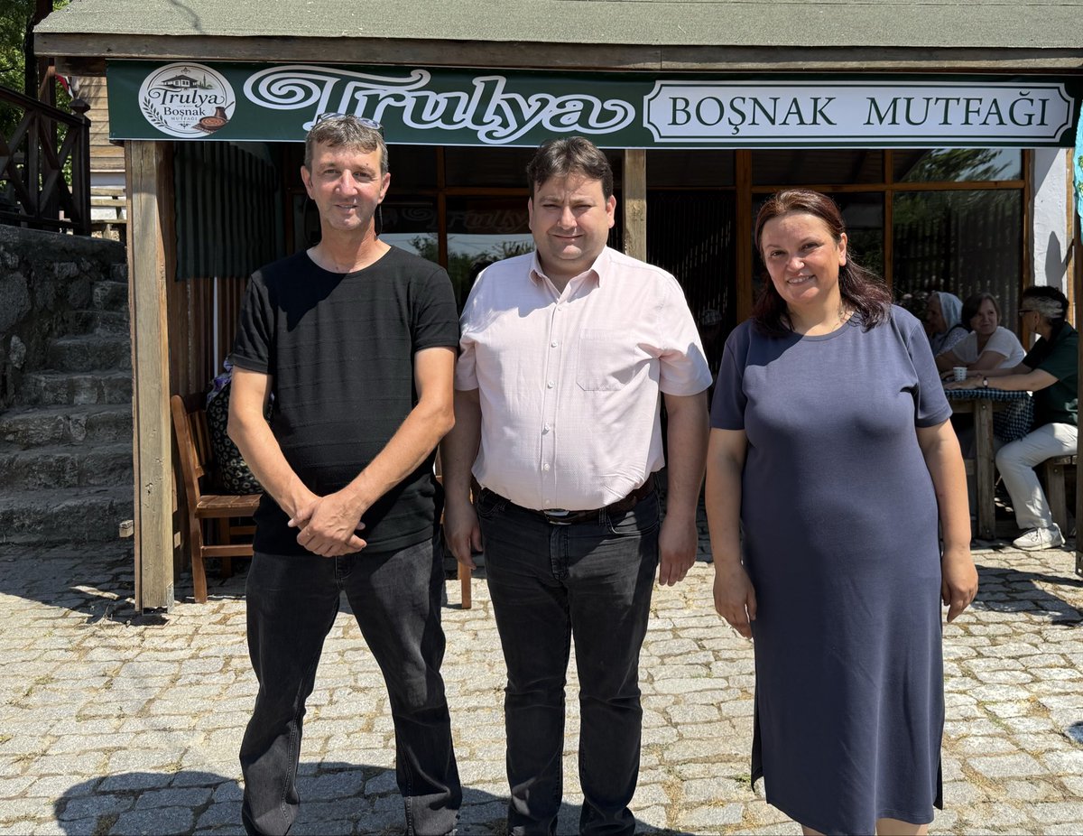 DemirkoyG's tweet photo. 📍 Hamdibey Köyü

Hamdibey Köyümüzde, turizm ve yöresel lezzetlerimize değer katacak Trulya Boşnak Mutfağı işletmesinin, kıymetli hemşehrilerimiz Özgür ve Nalan Tüzüner’e ait iş yerinin açılışını gerçekleştirdik.

İlçemize ve Hamdibey Köyümüze hayırlı, uğurlu olsun. 🤝🇹🇷 https://t.co/bdIPK7yRp0