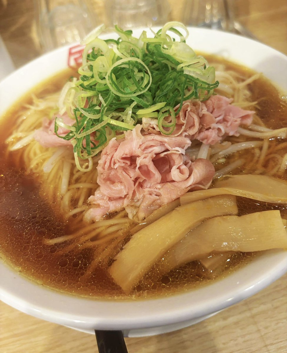 kanade_2109's tweet photo. 秋葉原でチートday🫢💕
百年本舗の肉汁中華ソバ🍜

超美味しかった幸せ(  ´˘`  )♡♡ https://t.co/fvXfzbMYVv