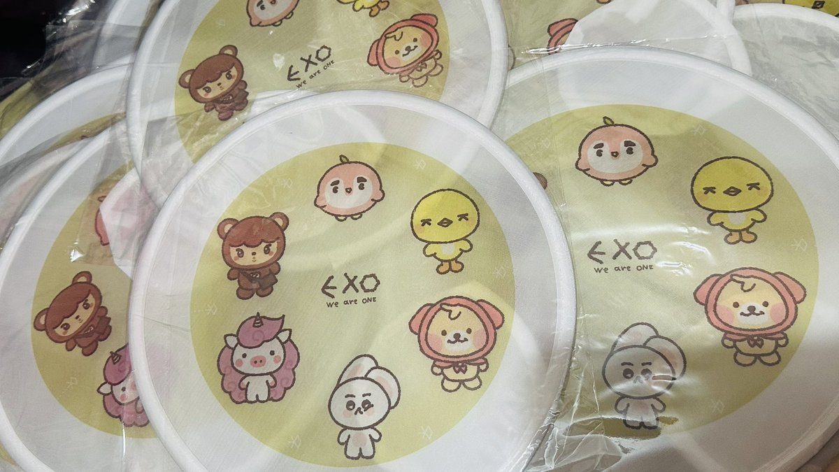 eridream07's tweet photo. Hello EXO-Ls!

See you on Day2, EXO-Ls! I will be giving away these foldable fan 🤍(limited qty)

⏰ Time  and 📍Location: TBA

Share the love!
#EXhOrizon_in_MANILA #EXO #EXOL
#EXhOrizoninManila https://t.co/nbUY1ZocSR