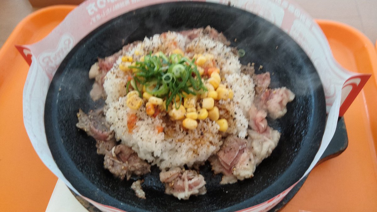 itone_g's tweet photo. 今日のお昼はペッパーライス
もう一皿付いてくるので
一つは辛みを加え味変
熱々ジュージュー混ぜ混ぜ
#ペッパーランチ
#ペッパーライスの日 https://t.co/awv7DpGZMU