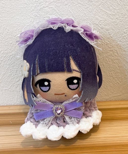 tama__0206's tweet photo. 【拡散お願いします】
7/2 14時頃、学マスのスイパラコラボのパネル付近で写真の美鈴ちゃんちびぐるみを落としてしまいました。
見た目はお写真の子でリボンの中心にハートのパーツがあると思うなですが落とした時は付いておりません。
みかけた方は教えて下さると
助かります。拡散お願い致します https://t.co/hX3U9RrIzx