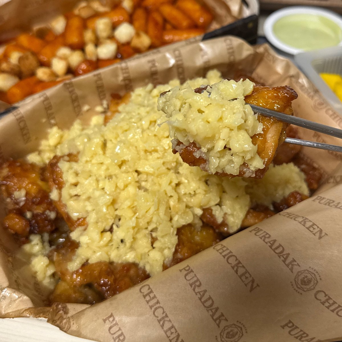 bambbbang_'s tweet photo. 푸라닭 신메뉴 먹어봤는데
구라가 아니라 ㄹㅇ 국적이 몸에 새겨지는 맛임
근데 또 맛있어 미치겠네 https://t.co/zrw2BzKdfp
