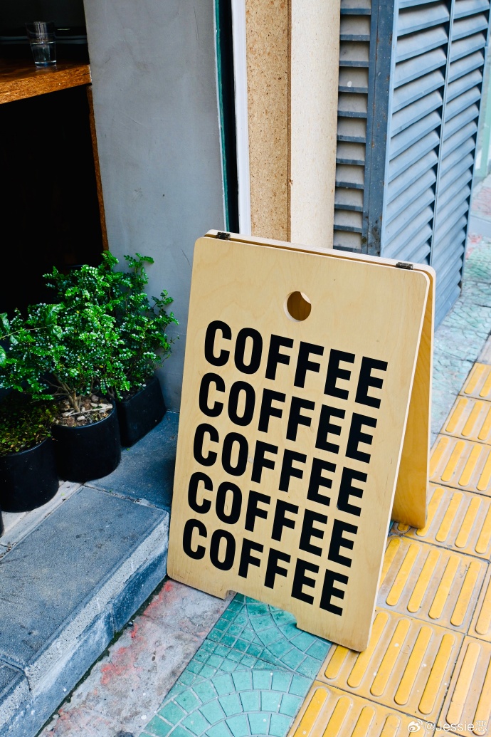 PietDillema's tweet photo. A stranger left a warm coffee and a note saying "You’ve got this!" at my outdoor work station today. Small kindnesses hit different on a long, tough day. https://t.co/ZUOEnwuGNl