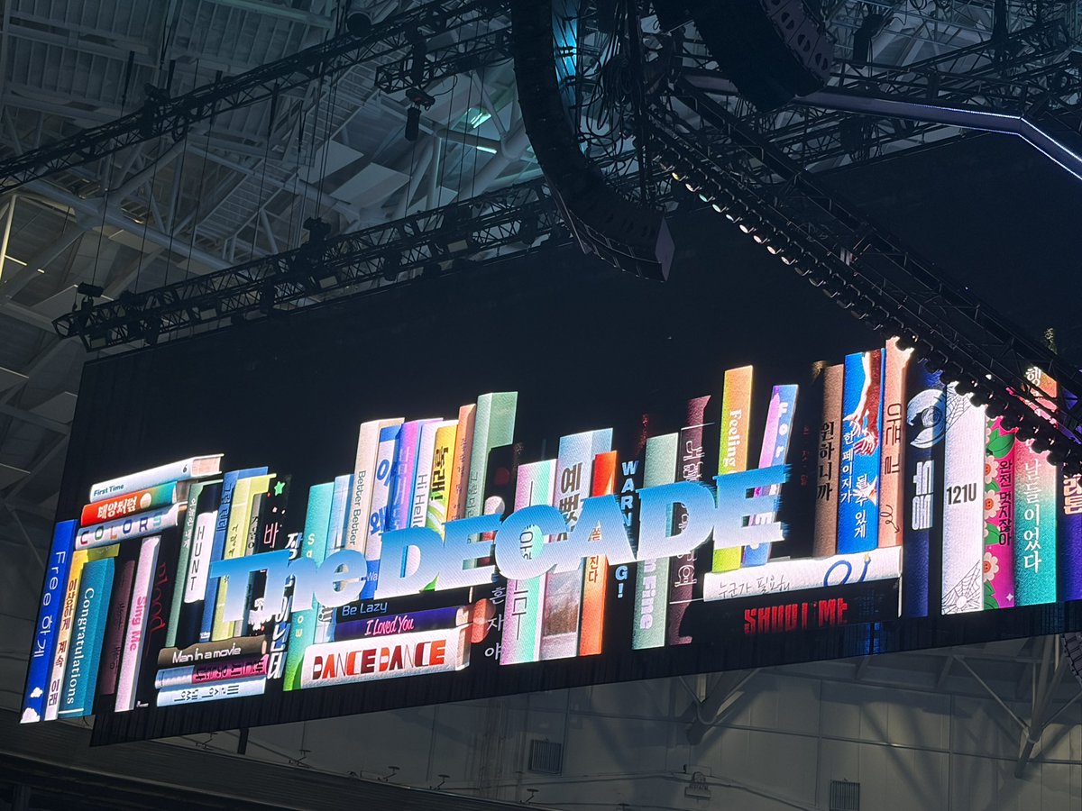 IkeRiani's tweet photo. Setelah pas The Present 2025 cuma bisa bengong di depan KSPO, hari ini berhasil masuk venue.
Ku udah di dalem venue mau nonton The Decade Finale!! 😭

성진아~ 영현아~ 원필아~ 도운아~ 나 왔어!!!!
🫶🏻 https://t.co/9ZUggMUzyi