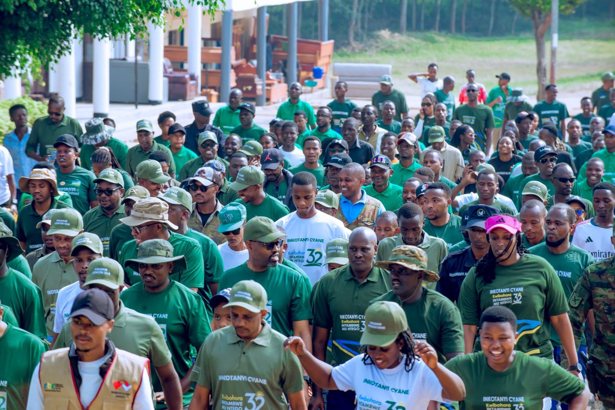 AgaciroPress's tweet photo. Officials, Residents, Soldiers, police officers from different districts joined a 23-km walk from @NyagatareDistr Stadium to #Gikoba in Tabagwe Sector to honor the heroes of Rwanda's liberation struggle and promote unity, resilience, and patriotism among the youth. https://t.co/4fRaYCzxrl