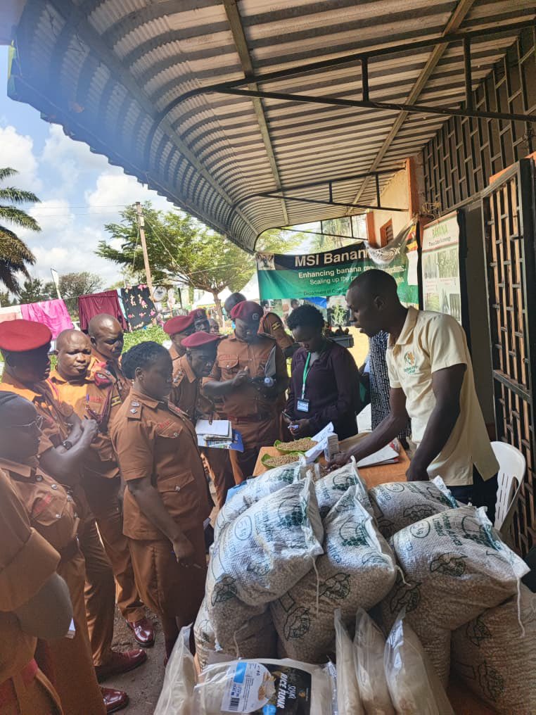 SoybeanAfrica's tweet photo. We are also pleased to have an opportunity to chat with the Minister of State for Agriculture, Animal Industry and Fisheries, @HonMigadde [2/2] https://t.co/gd0olJMgDv