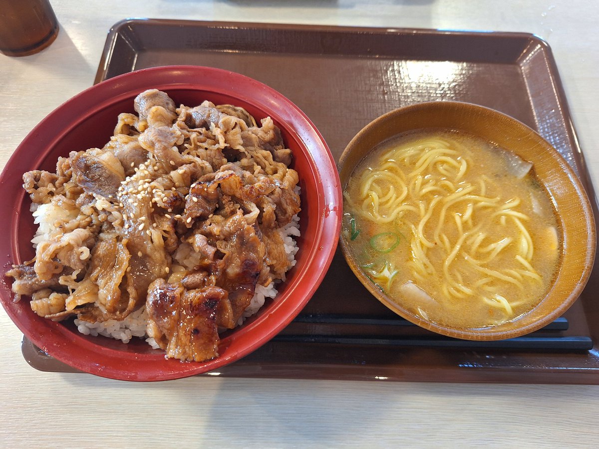 kagesanrs's tweet photo. ラーメンがあるときいて https://t.co/ss0kyB6CW1