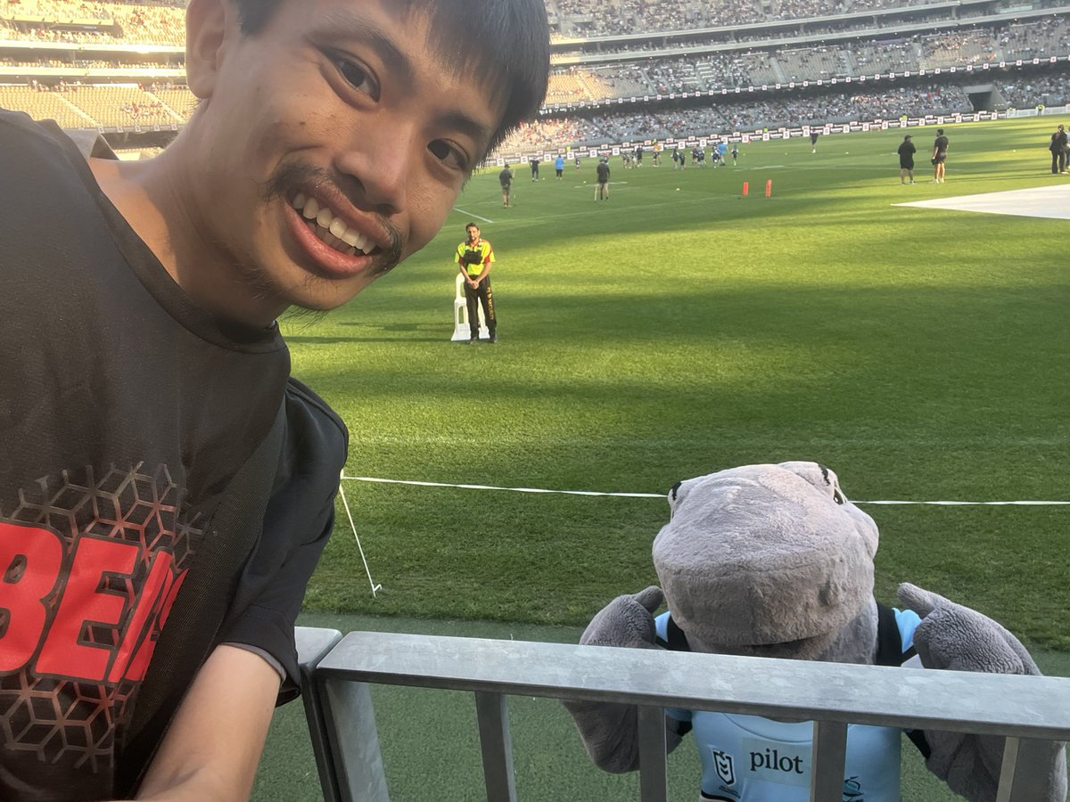 kevantan_11's tweet photo. Reefy the Sharkie Shark
See full vid here: https://t.co/nrniAcg2E7
#NRL #NRL2026 #rugby #rugbyleague #cronullasharks #CronullaSutherlandSharks #UpUp #UpUpCronulla #perthstadium #optusstadium #Perth #wa #mascot #mascots #nrlmascot #nrlmascots #Reefy #Reefytheshark https://t.co/pHrGuUURDf