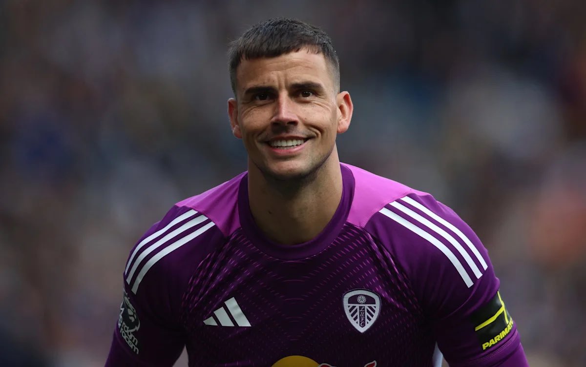 TheUtdSpace's tweet photo. 🚨 NEW: Manchester United are showing interest in goalkeeper Karl Darlow, but want to sell Altay Bayindir first to give them more financial headroom. 🧤 

#MUFC [@SimonJones_DM] https://t.co/K7dN1TGv03