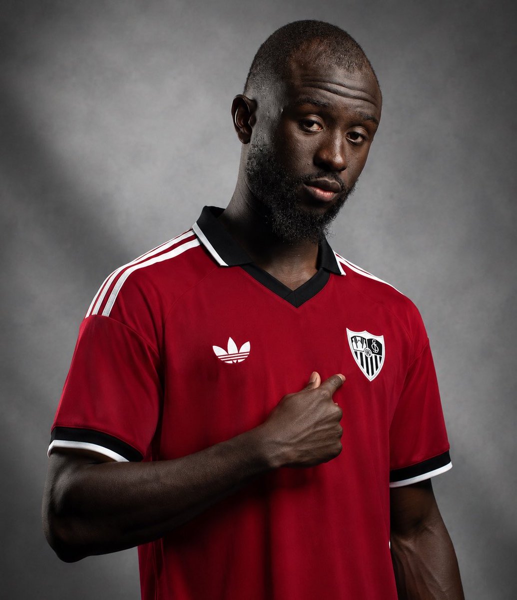 GonzaloTortosa's tweet photo. 🔴⚪️🚨 ÚLTIMA HORA.

❗️Arouna Sangante ya está en Sevilla para comenzar su etapa en el Sevilla FC. 🇸🇳

Mañana pasará los reconocimientos médicos junto al equipo, lunes primer entrenamiento de pretemporada. 

@elchiringuitotv https://t.co/I1E9IdveSj