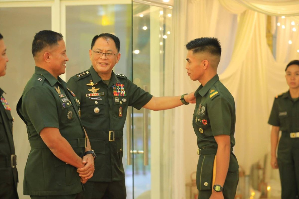 AFPCRS's tweet photo. Army Chief to upcoming Officers: Your rank is a solemn Covenant to the Nation
#OneAFPOnePhilippines
#StrongAFPStrongPhilippines
#OurSeasOurRightsOurFuture
#ProtectingtheSeasSecuringOurFuture
#AFPyoucanTRUST
#MatatagNaSandigan 🫡🇵🇭 https://t.co/r94Asq0pjL