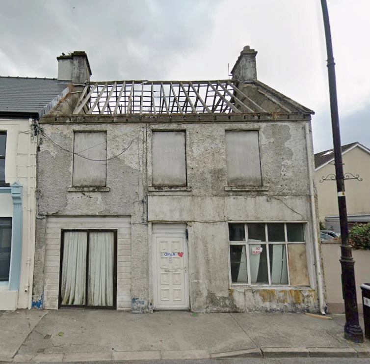 RobCross247's tweet photo. Have you ever noticed the relative lack of dereliction and vacancy in France compared with Ireland?

Why?  France have a range of tools to combat dereliction and vacancy. Here are some of the tools they have for tackling vacant & derelict property:

Taxe sur le: 
National tax on unfurnished homes vacant for 1+ year in zones tendues (tight markets), charged on rental value at 17% in year one, then 34% thereafter. Revenue is paid directly to ANAH, the national housing agency, so vacancy receipts recycle into renovation funding.

Biens sans maître:
Allows municipalities to acquire owner-less and abandoned property, and in 2025 inheritance-law reform is progressing to unblock empty rural homes stuck in heir disputes.

Réquisition:
A statutory compulsory-letting power that can requisition premises owned by legal entities that have been vacant for 12+ months in high-pressure areas, to house low-income or vulnerable people.

Déclaration d'occupation:
Requires owners to declare each property's status, feeding vacancy identification.

Refer to section: International comparison: France — tackling vacant & derelict property.  👇

https://t.co/cnTfXxr0pf

#HousingCrisis #DerelictIreland