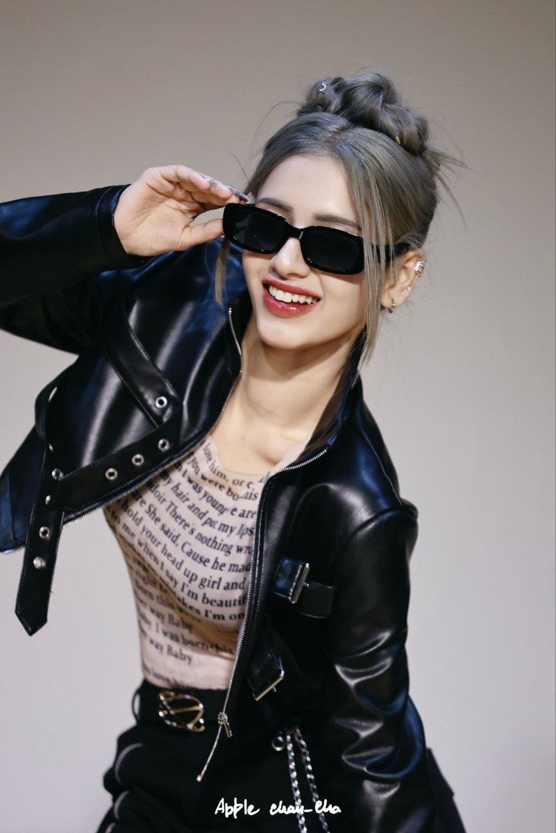 ARIA_POP_BASE's tweet photo. Aria can speak 4 languages including:

— Malayalam (local language of Kerala, India)
— English
— Korean
— Hindi

#XIN #ARIA #KPOP https://t.co/ICr2NYsxbH