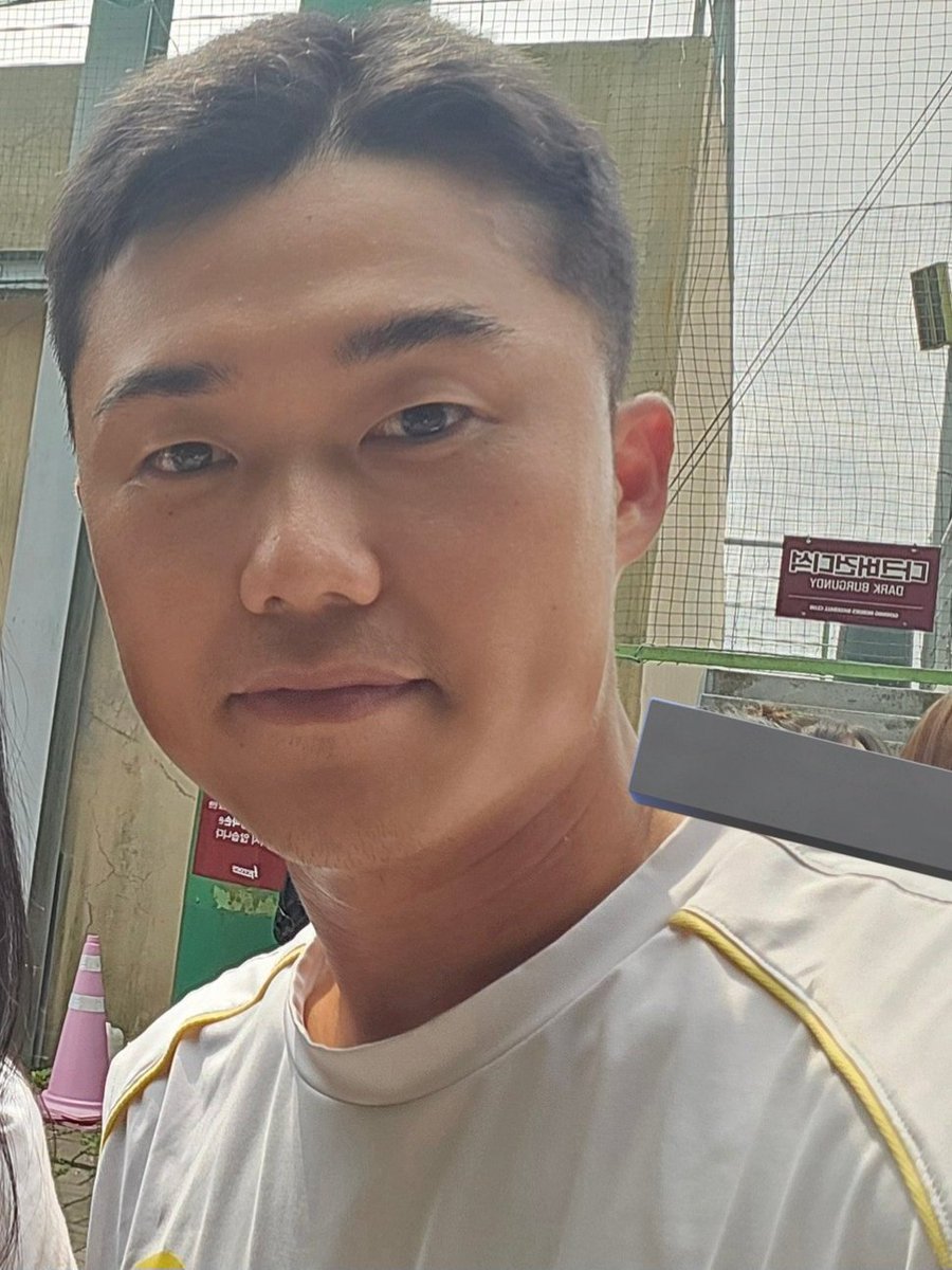 zero_b_diary's tweet photo. 상무 영우는 아주 잘 지내고있답니다
건강하게 전역해서 봅시다!
(그리고 면도 좀 해라 ^^) https://t.co/Vg0Z2yFnVz