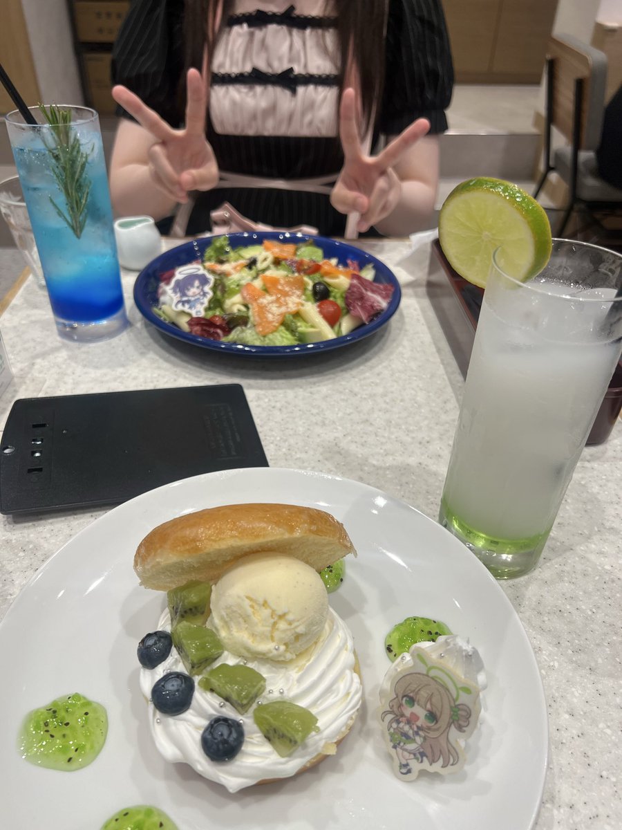 raimuchan65's tweet photo. ブルアカカフェ来た https://t.co/ovXNg1gauB