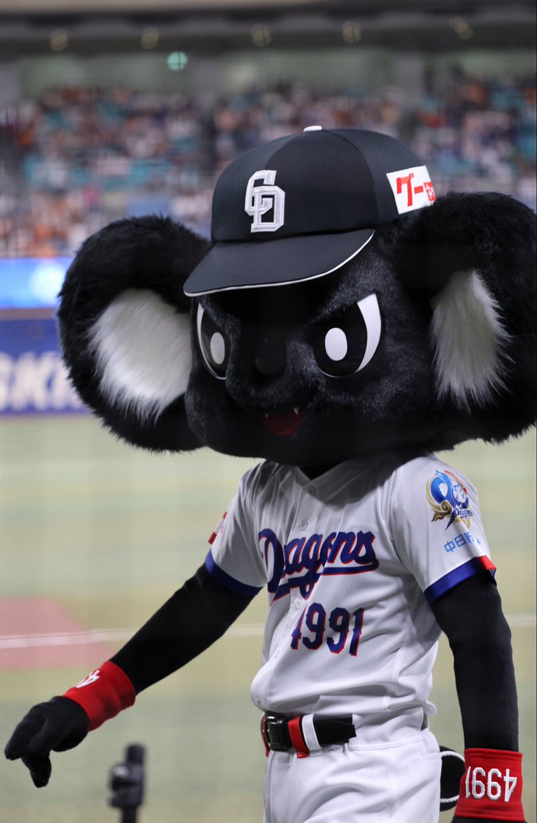 NIKKIHama's tweet photo. ドラゴンズの新マスコット
ブラックドアラ
耳がケモノ感あり https://t.co/Y2J9Ptjz1b