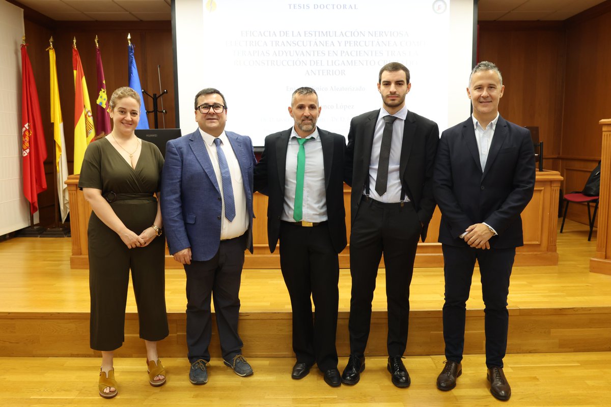 UCAM_Investiga's tweet photo. 🎓👏 Enhorabuena a los nuevos doctores Luis Blanco López y Giovanni Raso por la defensa de sus tesis doctorales.

🦵⚡ Luis Blanco ha investigado nuevas formas de mejorar la rehabilitación tras una lesión de ligamento cruzado anterior, una de las más frecuentes en el ámbito deportivo.

🏟️🌍 Giovanni Raso ha centrado su tesis en el turismo deportivo y su impacto en el desarrollo económico regional, analizando también la percepción de los residentes.