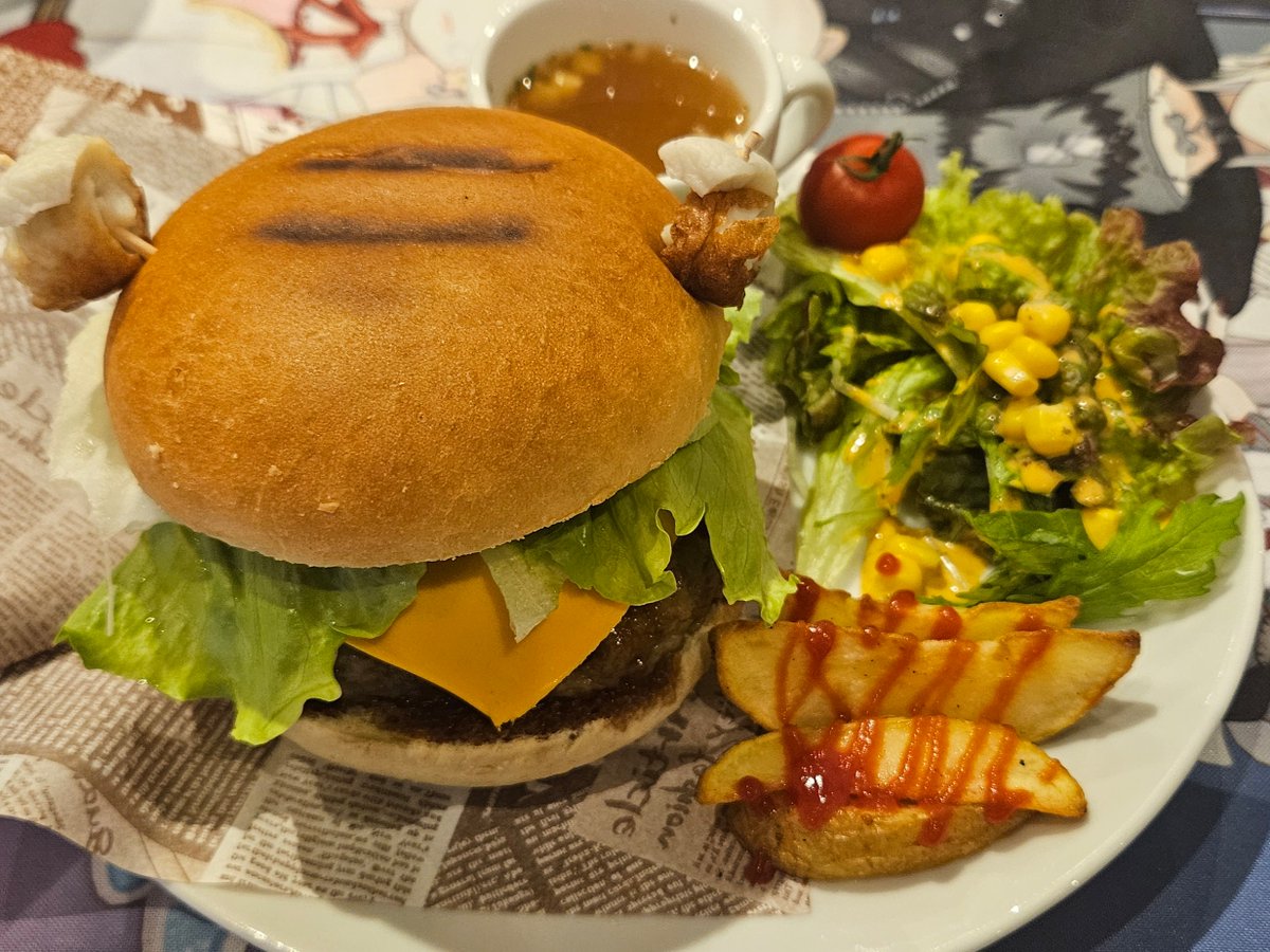 myu_P's tweet photo. スタライのコラボカフェ行ってきた☕
バーガーにドリンク2種とボリューム満点で楽しめました👌
改めて入賞したみんなおめでとう🎊 https://t.co/tDmcBvePbK