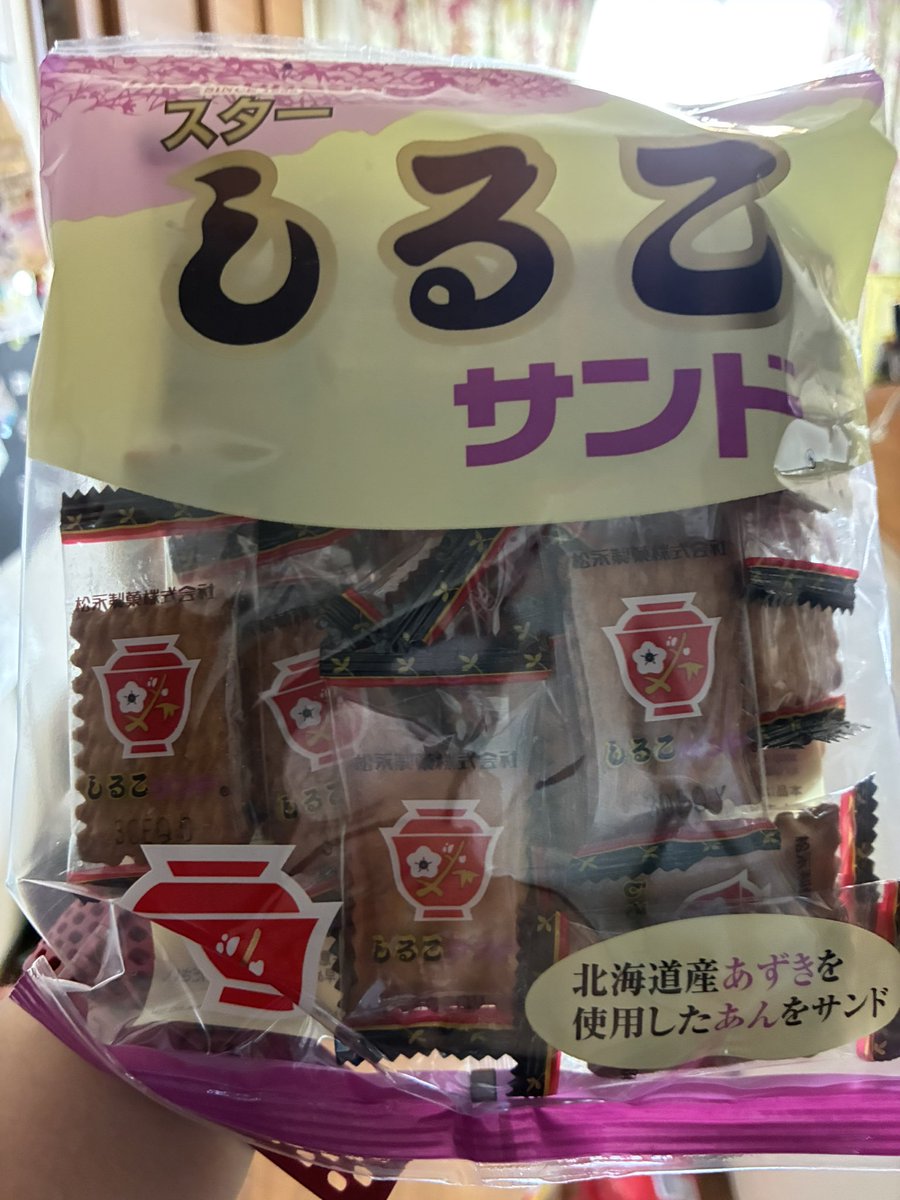 ohba's tweet photo. 無言で家のお菓子コーナーに置く https://t.co/CWgRhXtLuG