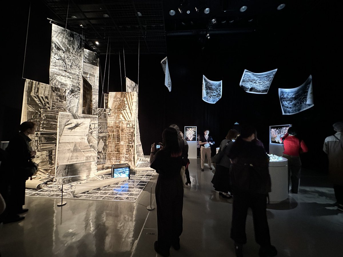 TokyoArtBeat_JP's tweet photo. 日本の写真史・美術史において重要な役割を果たしてきた約30名の女性写真家が一堂に。

「まなざしの奇跡 日本女性写真家の冒険」が、渋谷ヒカリエホールで明日開幕します https://t.co/3suOtqq1ti