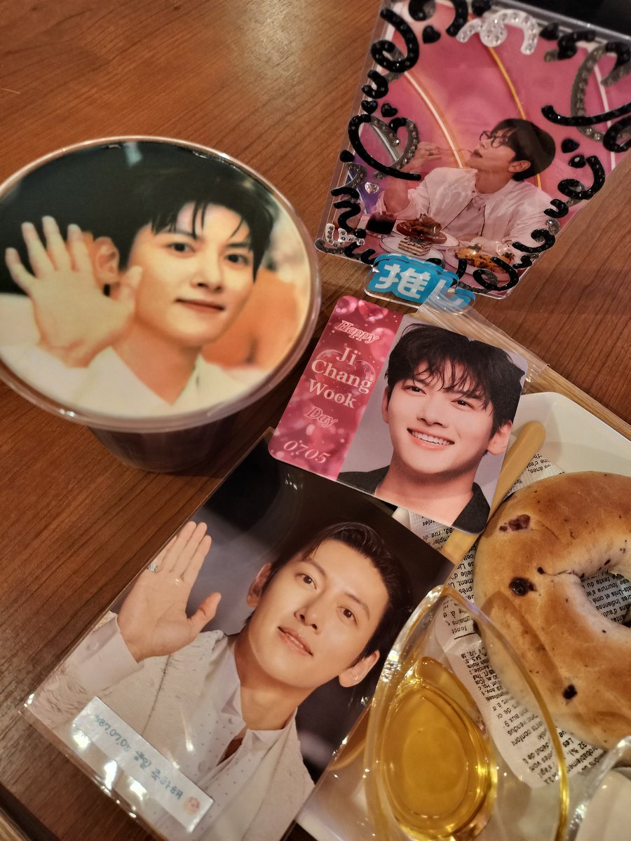 SakkoA1's tweet photo. 神戸のセンイルイベント行って来ました♡
思わぬ再会や出会いがあり、凝縮して楽しい時間を過ごせました♡展示の素晴らしさ、愛が詰まってて感動🥹隙間時間、行って良か��た〜と心から感謝です🩷

さて、今から歓迎会🍻
#チ・チャンウク
#センイルイベント
#神戸元町
#cafemcube https://t.co/Q2i3le0MUg