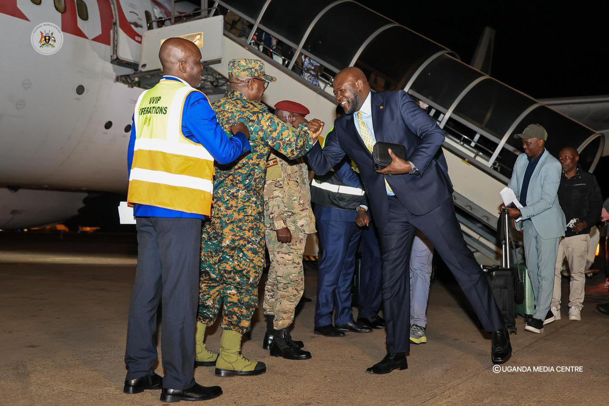 LillianAber's tweet photo. Salute to our mighty UPDF! 
The team deployed by CDF - Gen @mkainerugaba provided exceptional support in the smooth and secure coordination of this voluntary repatriation exercise.

We also commend Ambassador @AmoruPaul and the High Commission team for their outstanding leadership.