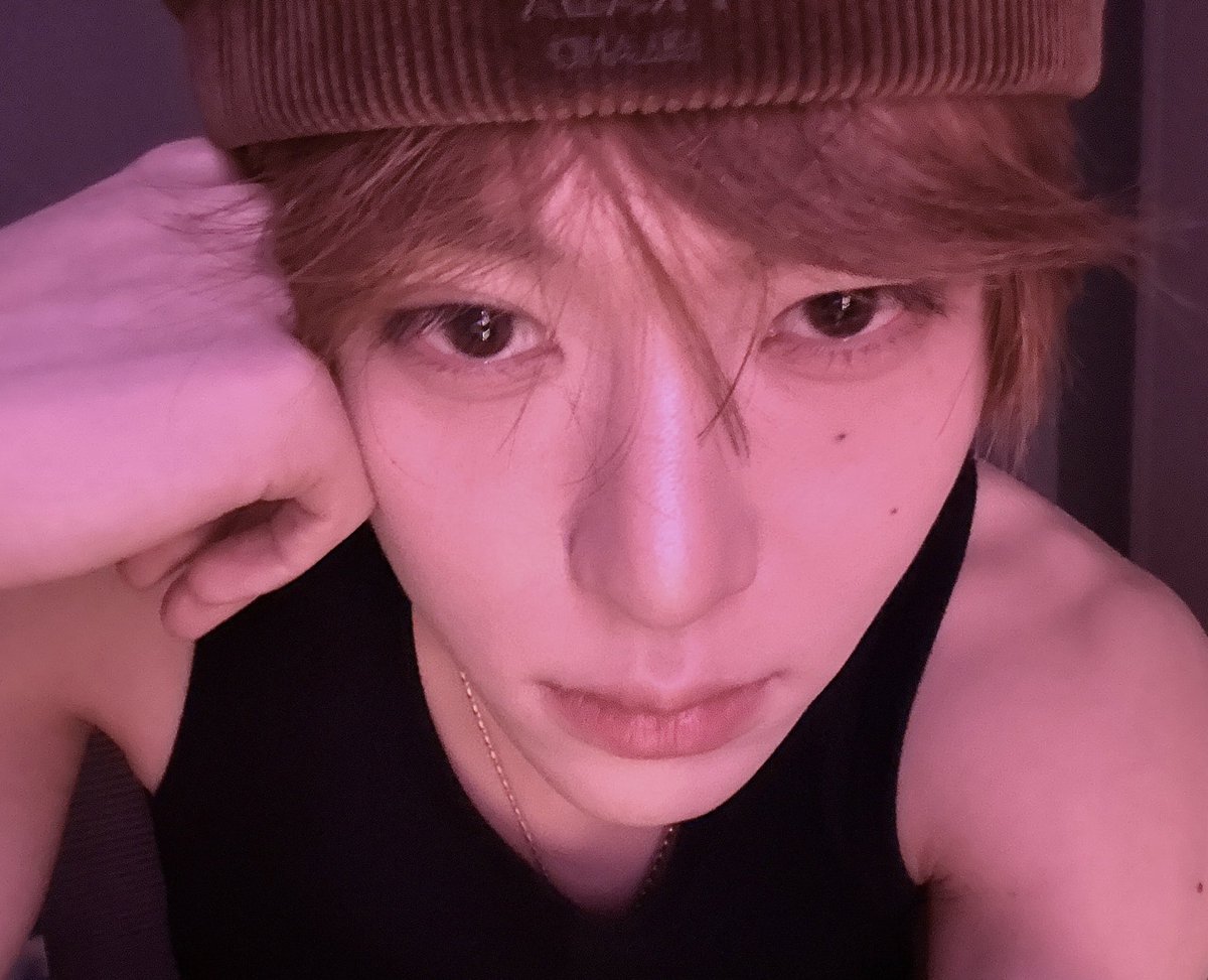 xeunghannn's tweet photo. this kind of sion’s pics doing something to me https://t.co/5rAF1L3A29