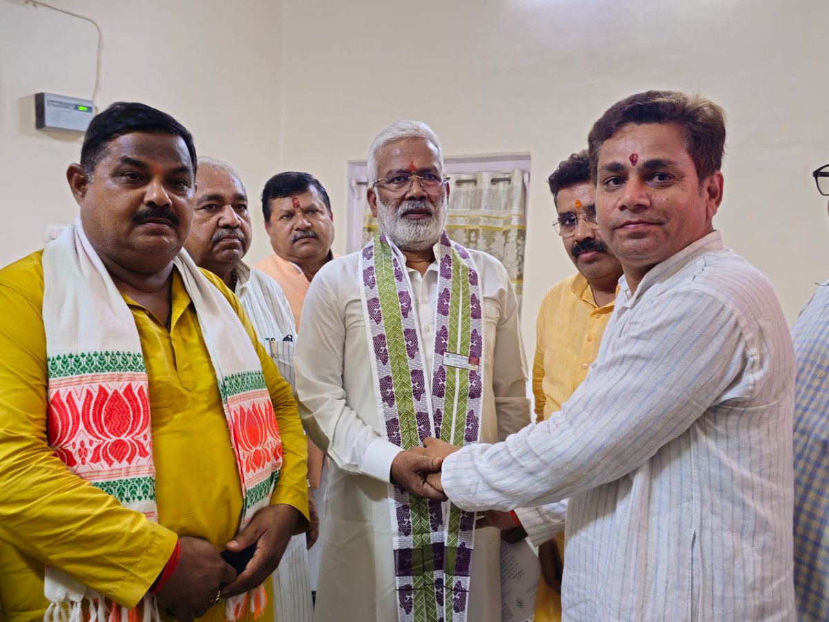 Akashbajrangi1's tweet photo. जलशक्ति मंत्री पूर्व प्रदेश अध्यक्ष आदरणीय स्वतंत्र देव सिंह से भेंट हुई https://t.co/xddslXEC3M