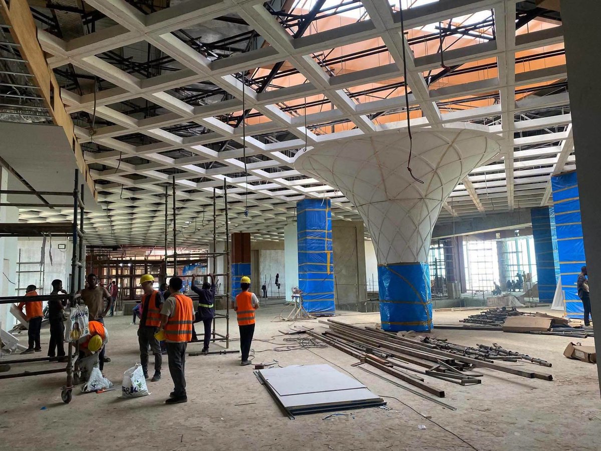 Sunset28021963's tweet photo. Le #Congo #avance #Kananga : L'aérogare de l’aéroport de Kananga prend  forme sous l'impulsion du PR @fatshi13 BETON. 🇨🇩🇨🇩❤️ https://t.co/5jKsieOWM7