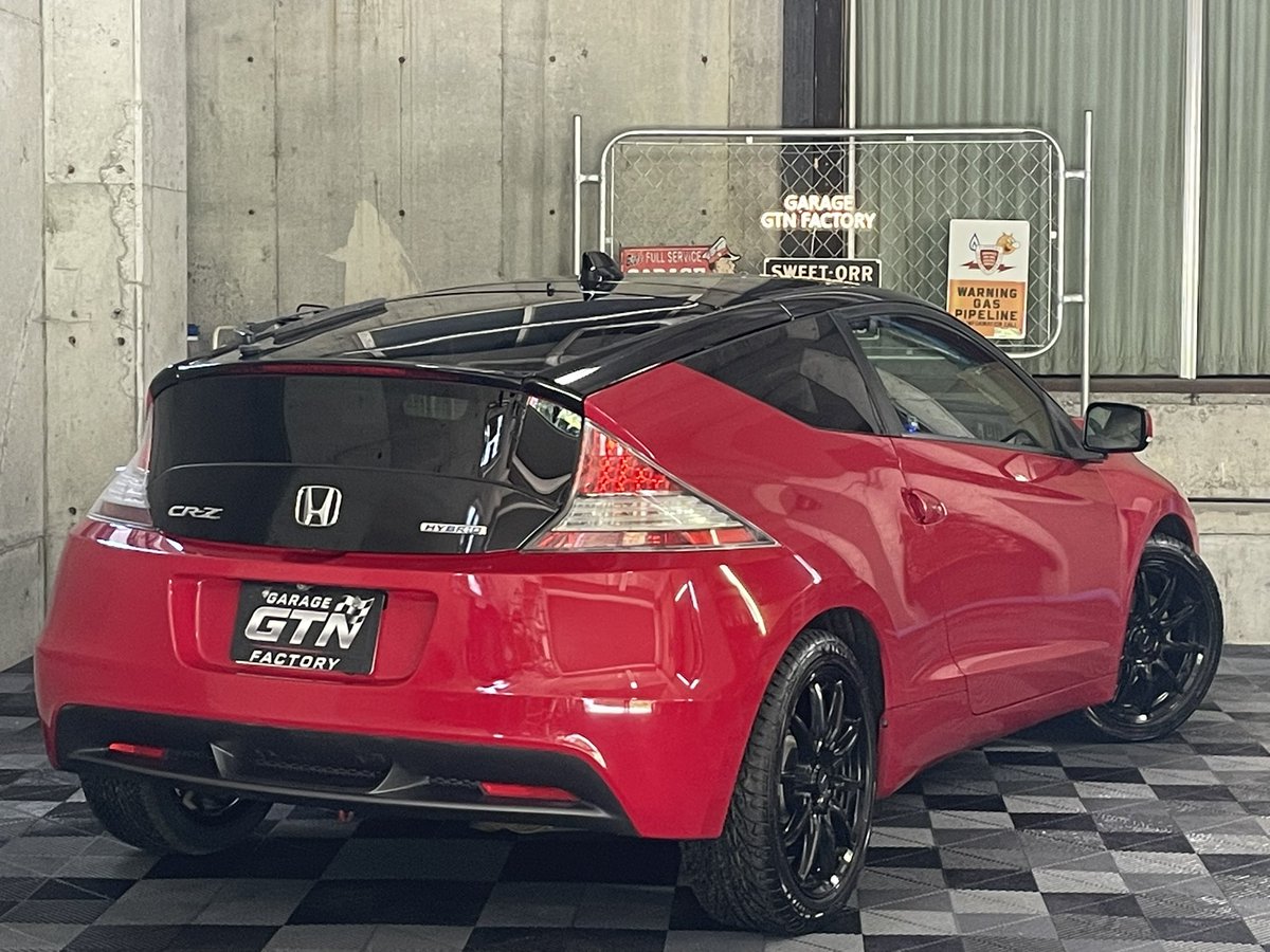 r31329102's tweet photo. 6速マニュアルのCRZが入荷しました♪
ナビ、バックカメラ
ETC付き
スカイルーフ付き
本革シート
17インチ社外アルミ
新品リップスポイラー
ボンネットルーフリアゲートラッピング
色々カスタムしてます！
そこの貴方🫵レアな車両いかがでしょうか？
赤い彗星になれますよ☄️

https://t.co/A7icAeZtkQ https://t.co/UUIrIqa0oq