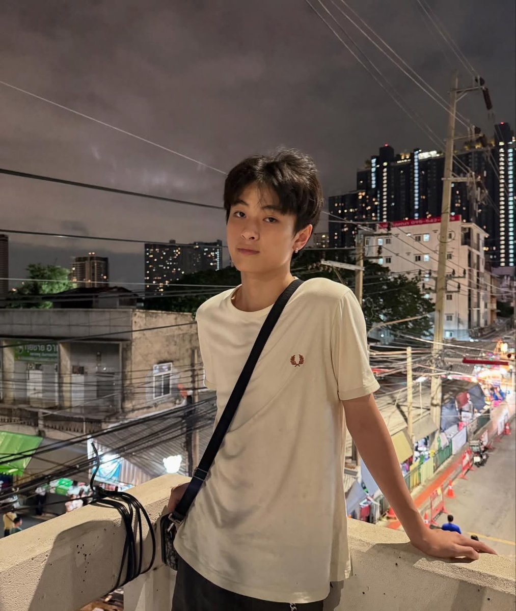 jinjaa_2's tweet photo. short oneshot #theewave au —

Wherein Theo (T) mistook a fake META AI account for the real one.

link: https://t.co/Ydk2CtcTMa https://t.co/HPuymSG55G