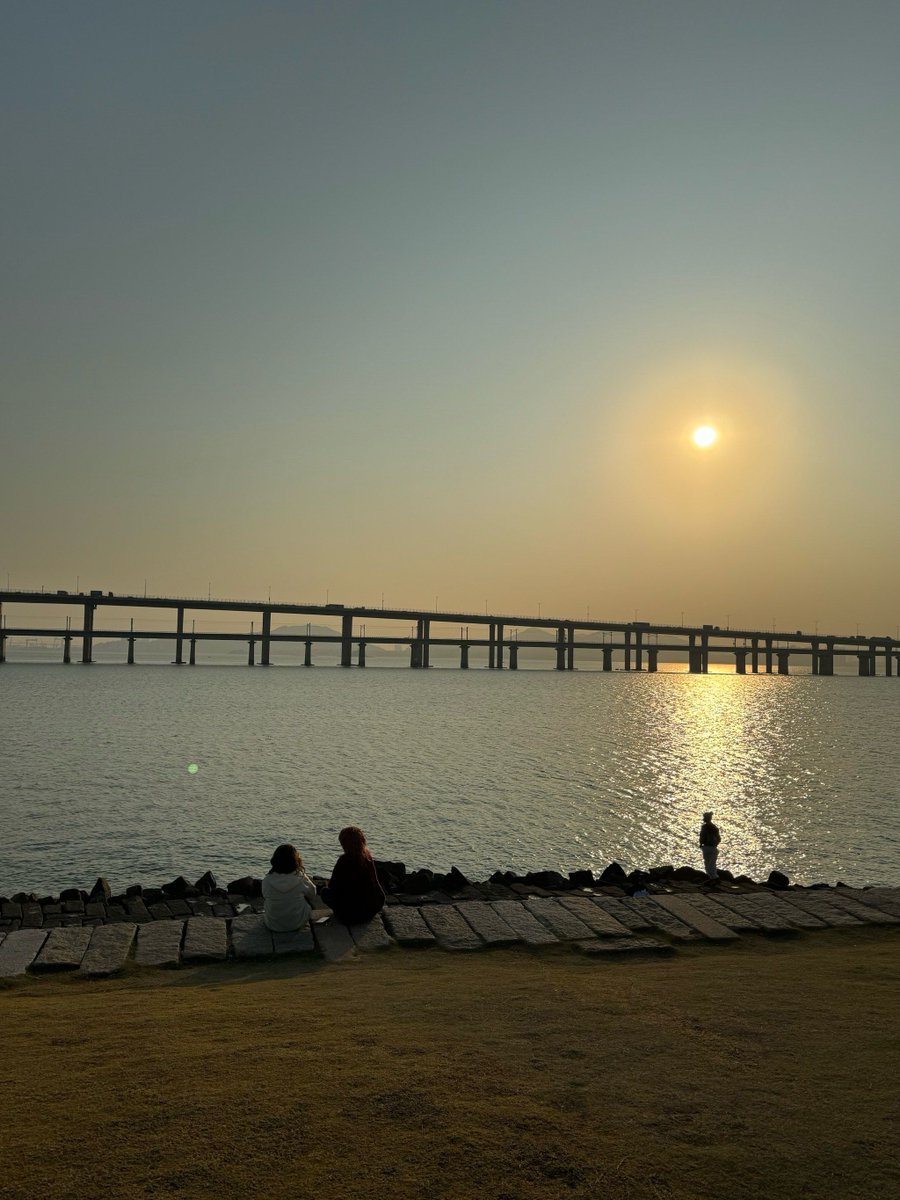 knappsi01's tweet photo. Just wrapped up a quick day trip to the coastal town! Fresh air, quiet waves, and perfect sun—need more of these small, nice escapes.， https://t.co/hFtQsATP3a