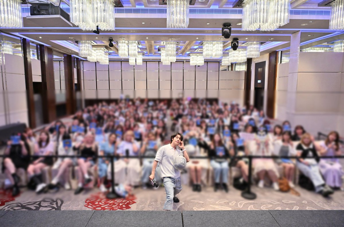 TheLees_HyukHae's tweet photo. 260703 泡泡摩奇_POPMERCH 

#DONGHAE #동해 – [ALIVE] THE 1ST ALBUM Hong Kong Offline Fansign Group Photo

💙 Event Date: June 26, 2026

Cherish the group photo from this special meeting, carrying the warmth of ALIVE and preserving every heartfelt moment in this single frame. https://t.co/Xhans2rTrD