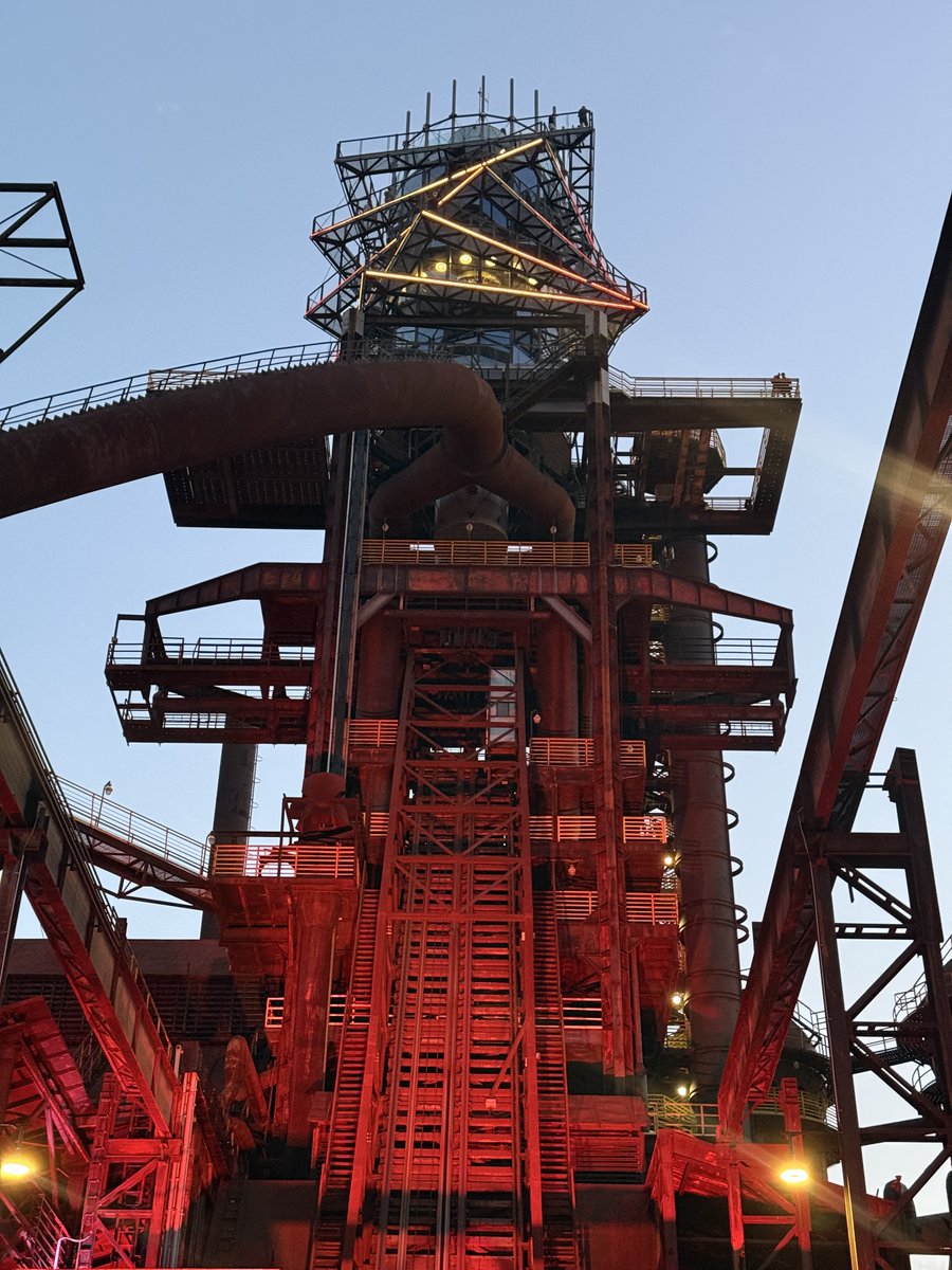 DolniVitkovice's tweet photo. Jak jste si užili druhý festivalový den? 😍 I dnes je pro vás otevřený Bolt Tower. 🌇🎆 Jedinečný pohled na festivalový areál i panorama Ostravy z téměř 80 metrů nad zemí.. 🧡💛 Vstupenky k zakoupení v mobilní pokladně pod Bolt Tower (200 Kč/os.). https://t.co/VsTRrRZRgC