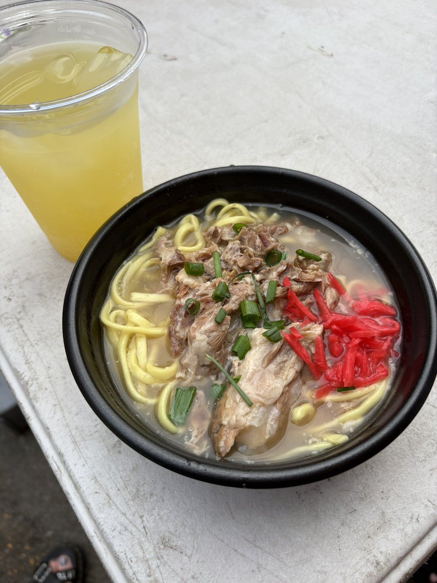 UtamaruMeg's tweet photo. キッチンカーのソーキそばが本気出してる
ガチでうまい
平塚七夕祭り来る人は食べた方がいい
着物の丸昌となりのパーキングのとこ https://t.co/U0P8Q5q5XL