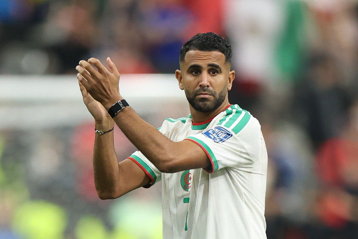 BenaliaMohamed's tweet photo. شكراً رياض محرز على كل ما قدمته للمنتخب الجزائري 🇩🇿

لا أعلم إن كنت سأصنفك ضمن مشاكل المنتخب الوطني أم لا، لكن ما يُحسب لك أنك كنت صريحاً مع نفسك ومع الجماهير، ووفيت بوعدك باعتزال اللعب الدولي مباشرة بعد نهاية كأس العالم.

كل التوفيق لك في بقية مشوارك، وشكراً على كل الذكريات 💚 https://t.co/P6p2phx21V