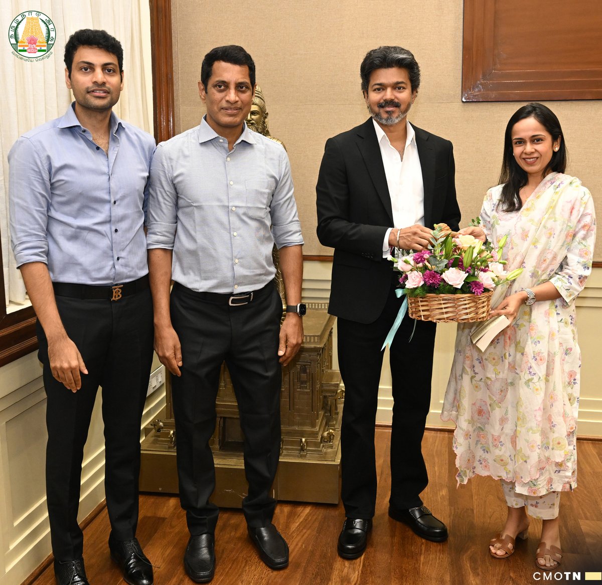 CMOTamilnadu's tweet photo. மாண்புமிகு தமிழ்நாடு முதலமைச்சர் திரு.ச.ஜோசப் விஜய் அவர்களை இன்று (3.7.2026) தலைமைச் செயலகத்தில், பாலிமர் தொலைக்காட்சியின் தலைவர் மற்றும் மேலாண்மை இயக்குநர் திரு.பி.வி. கல்யாணசுந்தரம், இயக்குநர் திரு. வருண் கல்யாணசுந்தரம் மற்றும் திருமதி ரோஹினி வருண் ஆகியோர் சந்தித்துப் பேசினர்.
#CMJosephVijay‌