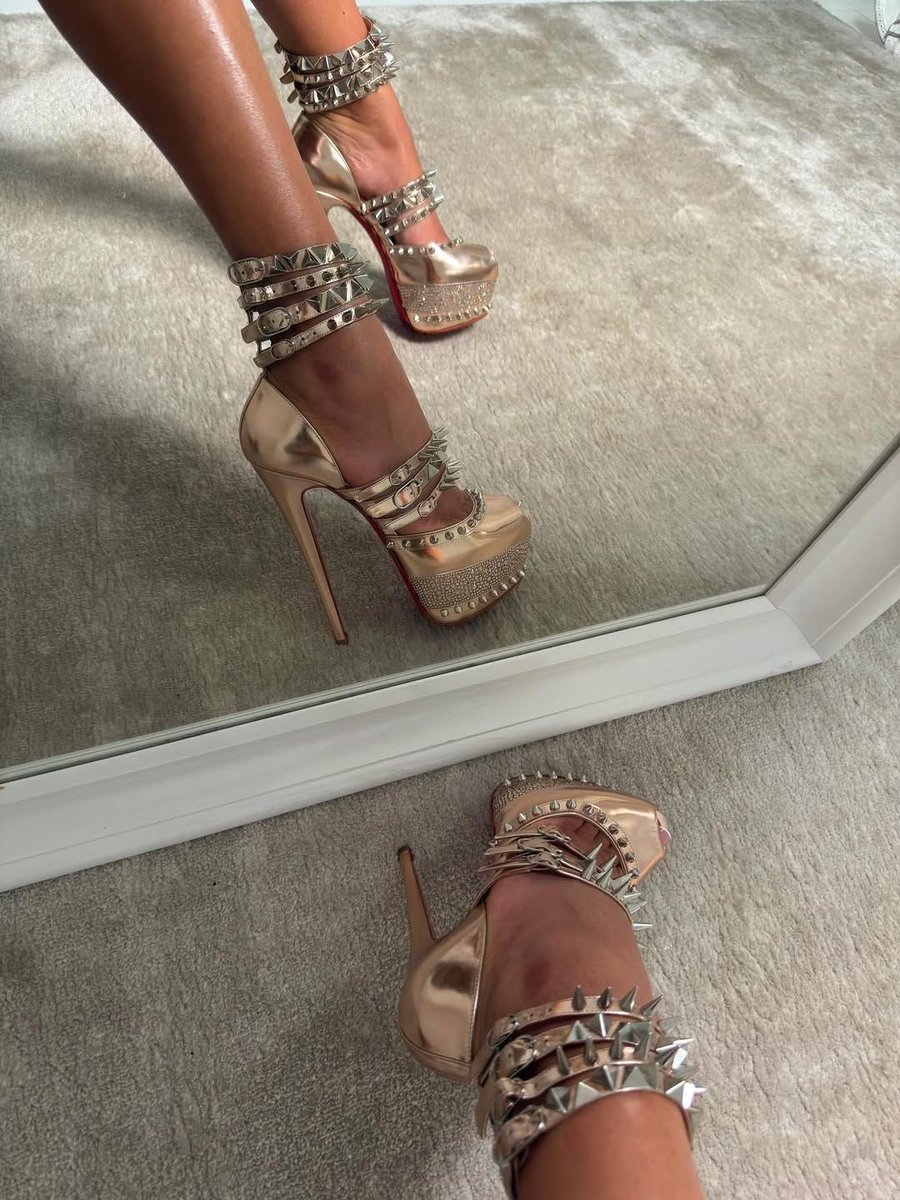 softblurss's tweet photo. Louboutin 😍 https://t.co/vuw9uNR5TL