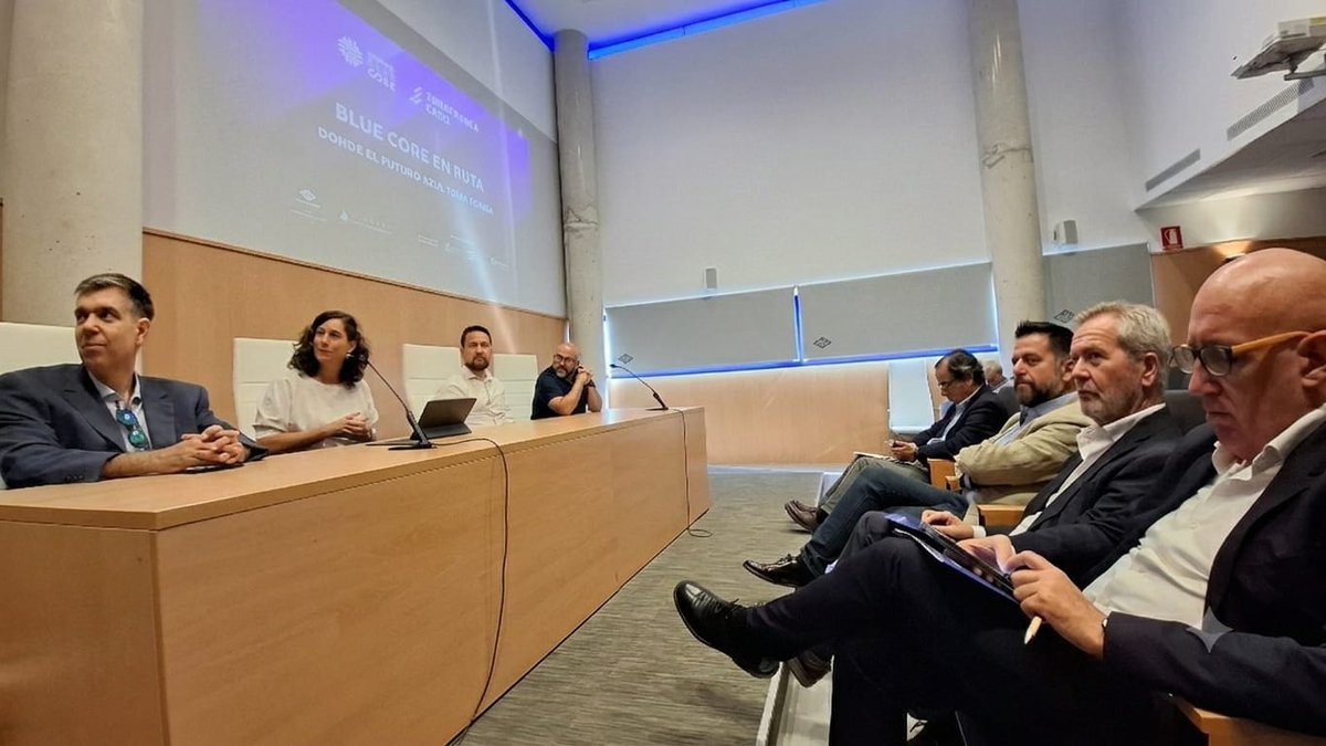 ZFCadiz's tweet photo. Interesante mesa redonda en el marco de #BlueCoreenRuta en @puertodemotril
Representantes de las empresas Anukys, Omawa @Omawa_HE, Randal Systems y Grupo La Caña @GrupoLCA han debatido sobre #innovación e #InteligenciaArtificial
#puertos #EconomíaAzul #ZonaFranca #Cádiz https://t.co/4BYkM8dQaQ