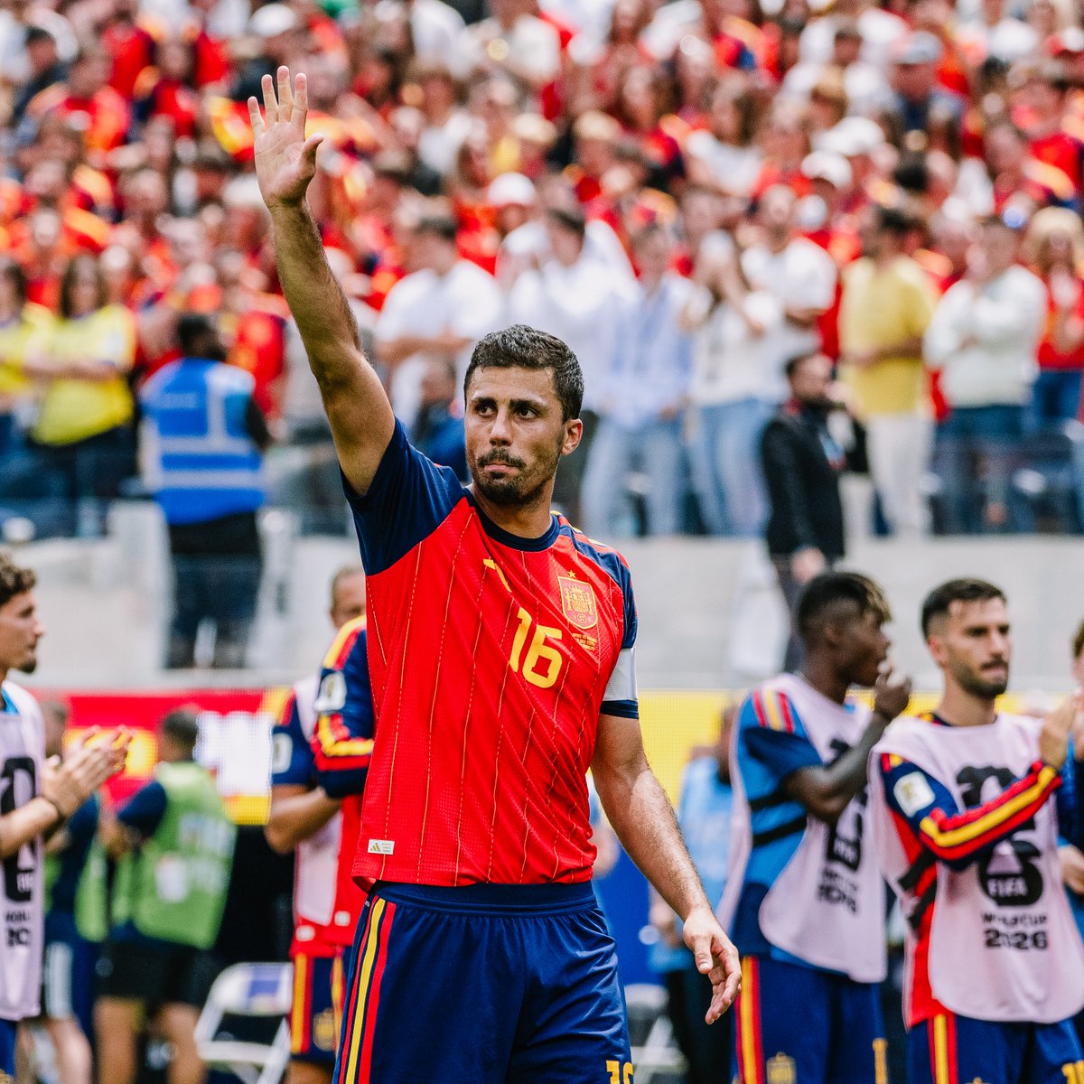 ManCity's tweet photo. World Cup round-up: Spain and Portugal through to Round of 16 🌎⚽️

🔗 https://t.co/FwKeNB7DM6 https://t.co/PqZ4Sg6jVr