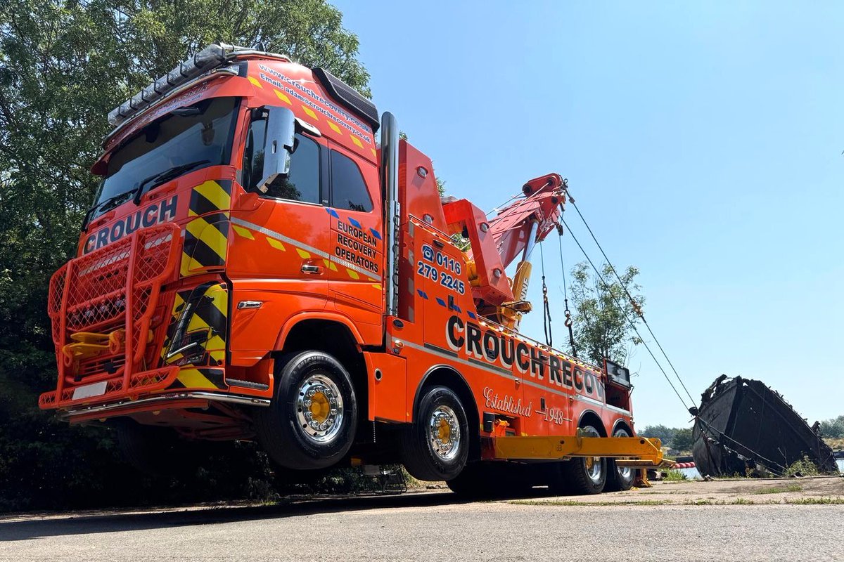 CrouchRecovery's tweet photo. Winching a sunken boat from the River Trent in Nottingham. πͺ
#CrouchRecovery #OrangeAndBlue #TeamCrouch #Rotator #HeavyLifting #HeavyRecovery #RecoverySpecialist #SpecialistEquipment #SpecialistRecovery https://t.co/F3seLlgHQk