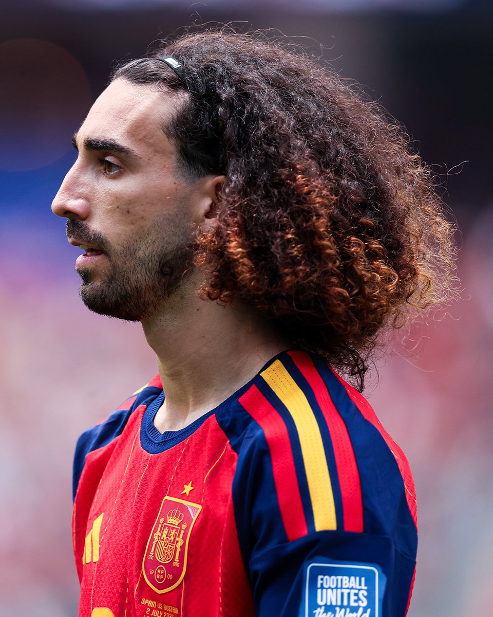 ChampionsLeague's tweet photo. Cucurella 📸

#UCL https://t.co/uYCfpLH3Lu