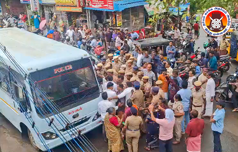 hindumunnani_tn's tweet photo. திருவட்டார் ஒன்றியத்திற்கு உட்பட்ட திருவட்டார் வட்டம், வேர்கிளம்பி பஞ்சாயத்து, மேக்கோடு கிராமம், #மாத்தூர் #தொட்டிபாலம் அருகில் நீதிமன்ற உத்தரவை மதிக்காமல் சட்டவிரோத கிறிஸ்தவ கட்டிடத்தில் வழிபாடு நடைபெற்று வந்தது..

சட்ட விரோத கட்டிடத்தை உடனடியாக பூட்டி, சீல் வைக்க, இதுவரையும் எந்த நடவடிக்கை  எடுக்கப்படாததால், காங்கரை சந்திப்பில் மறியல் போராட்டத்தில் ஈடுபட்ட மாவட்ட தலைவர் வழக்கறிஞர் V.S.ஆறுமுகம் உட்பட மாவட்ட, ஒன்றிய பொறுப்பாளர்கள் கைது செய்யப்பட்டு திருவட்டார் பகுதியில் உள்ள திருமண மண்டபத்தில் அடைத்து வைத்துள்ளனர்..

#திருவட்டார் #சட்டவிரோத_சர்ச் #சாலைமறியல் #கைது #இந்துமுன்னணி