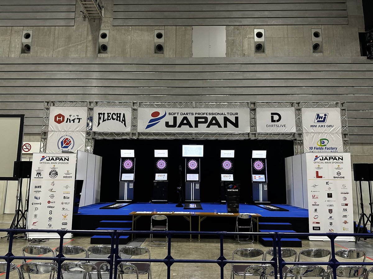 JapanProDarts's tweet photo. 【STAGE6神奈川】

会場準備ができました✨
STAGE 6はパシフィコ横浜で開催されます。

実況LIVE中継
7月4日(土)  15:00〜

マルチライブは予選から
7月4日(土)  10:00〜

熱戦の模様をダーツライブTVで楽しもう🎦
https://t.co/fkzeVzP1k8

お楽しみに https://t.co/RHGqRcTEg8