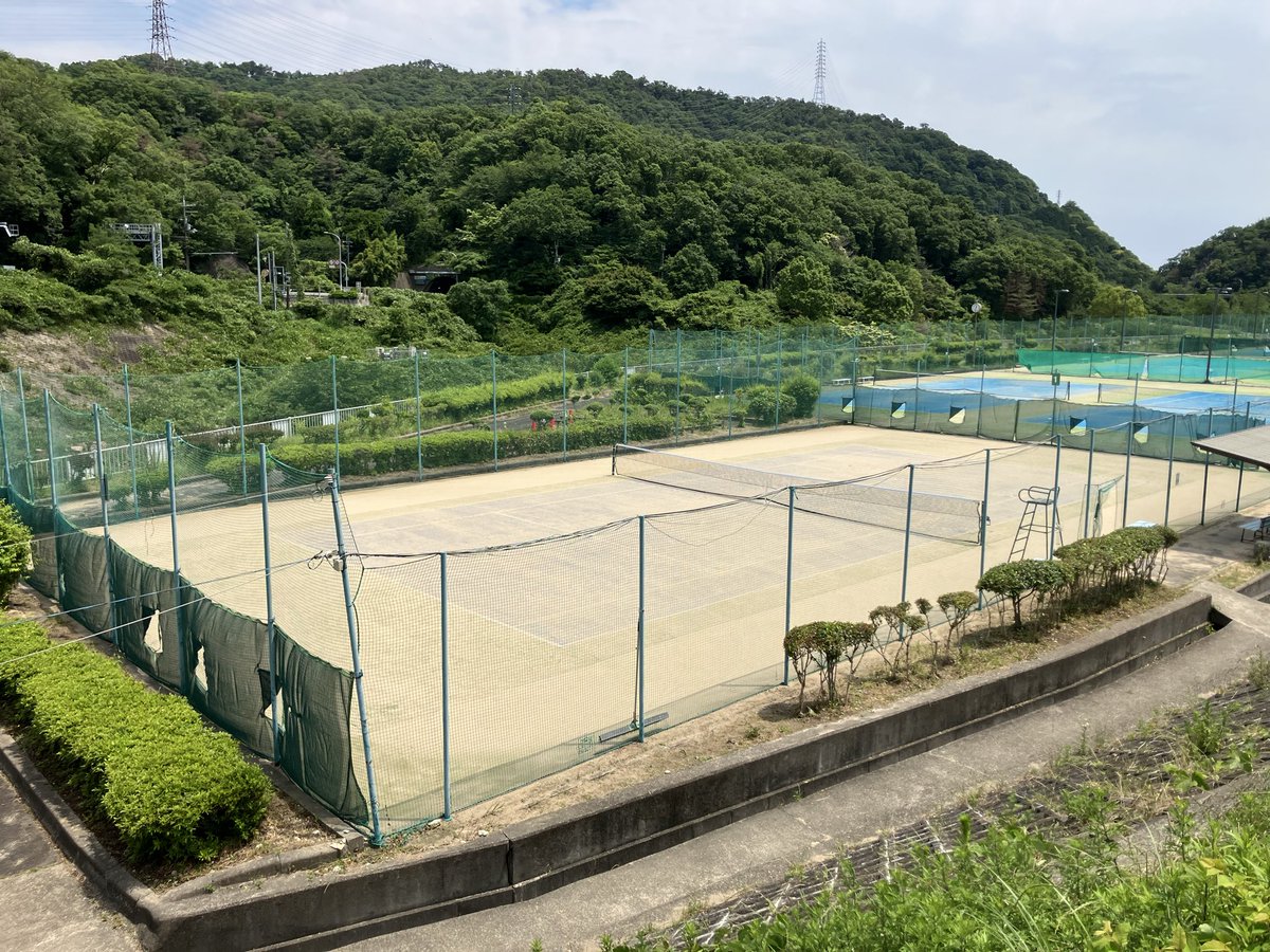 nihonfield's tweet photo. 兵庫県天王ダムスポーツガーデン1番コートの砂入り��工芝を張り替えました🎾

今回の工事により、緑色から２〜７番コートと同じ、青色のコートになりました😊

人工芝は弊社製品の【オールウェザーターフ】〈BT-19PO〉を採用していただきました❗️ https://t.co/YYVSbNTWVf